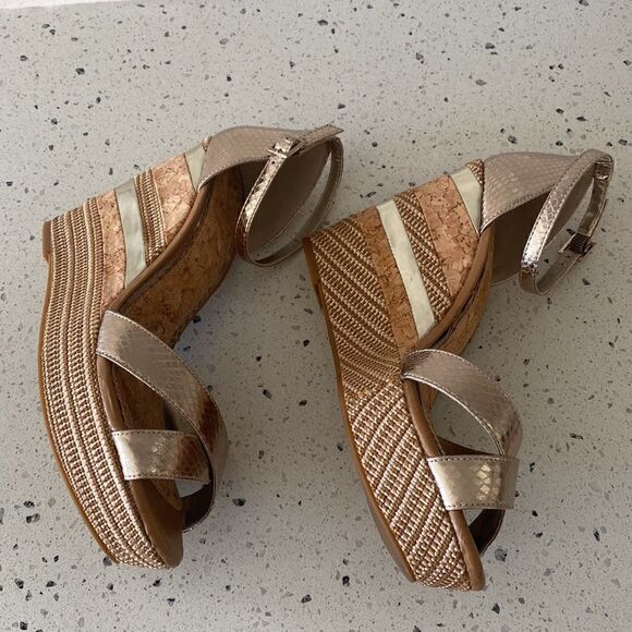 Gianni Bini Women Cork Wedge Metallic Gold Ankle Strap Platform Sandals Size 10 - Picture 16 of 16